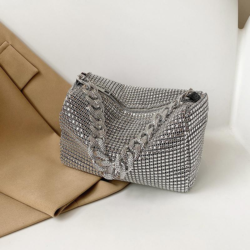 Kedjeväska för kvinnor sommar ny koreansk modeversion ljus diamantcylinder stereoskopisk full diamant casual axelväska