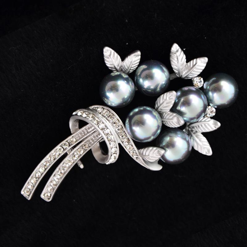Fashion Diamond-Encrusted Flower Brooch, Simple Temperament Pearl Corsage Women'S Clothing Accessories Pin Jewelry