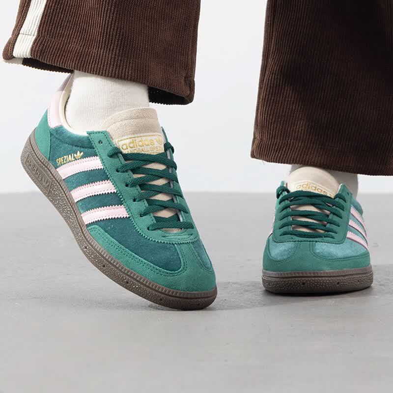 

Adidas JI2648 Women s Lifestyle Shoes 37