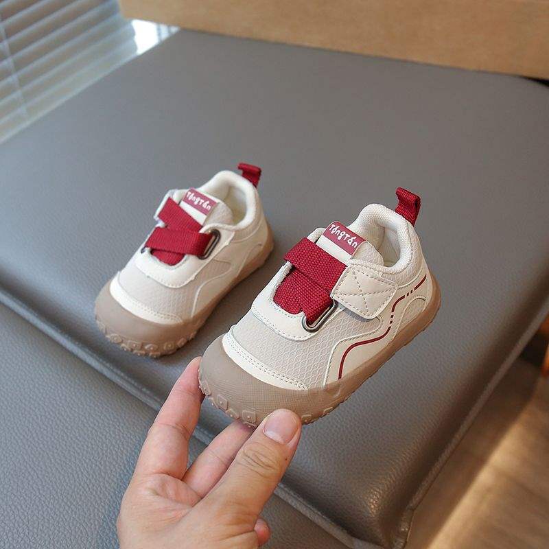 2025 Herbst neue Jungen und Mädchen weichsohlige Kleinkinderschuhe rutschfeste Babyschuhe rutschfeste Kinderfunktionsschuhe Lederoberfläche