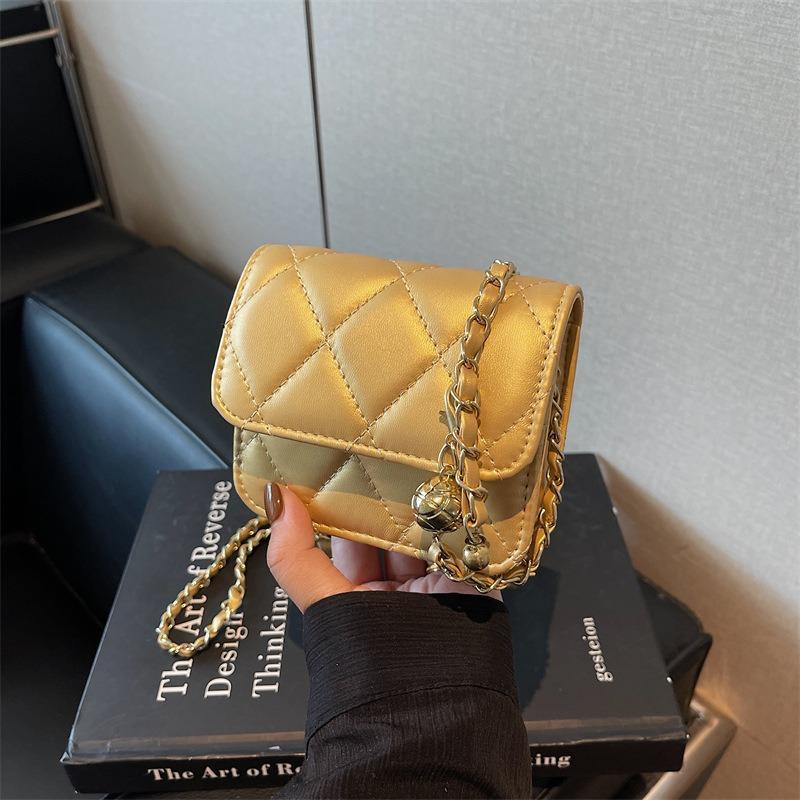 Rhombus bag women's new fashionable high-value chain bag shoulder messenger bag going out commuter bag