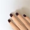 Ρεαλιστικό εύκαμπτο χέρι πρακτικής μανικιούρ χεριών μανεκέν για την επίδειξη κοσμήματος πρακτικής τέχνης νυχιών και τα στηρίγματα φωτογραφίας