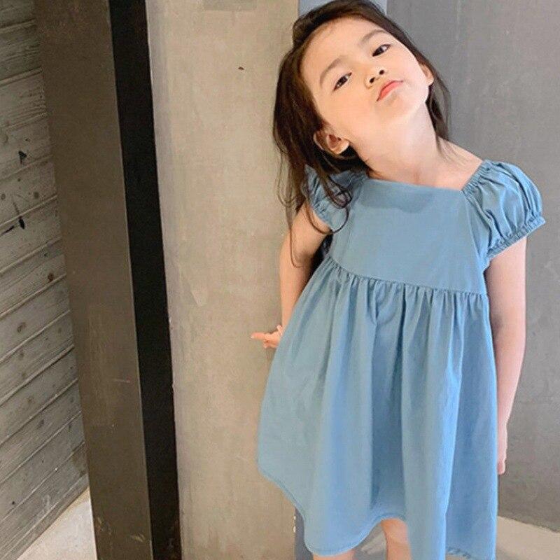 

Летнее однотонное платье принцессы с квадратным воротником и пышными рукавами для девочек с бантом 7