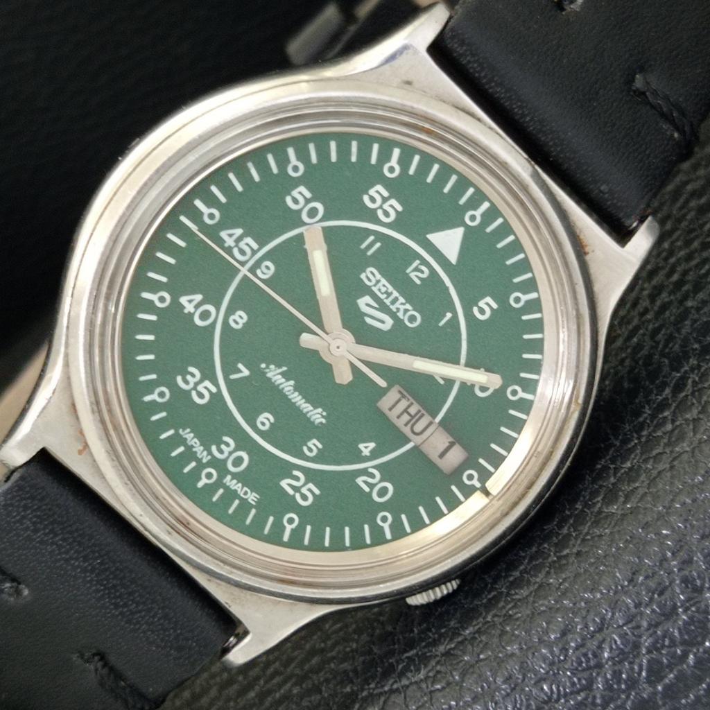 

AUTOMATIC 7009A VINTAGE SEIKO 5 JAPAN MENS GREEN COLOR DIAL WATCH a701488-5 R206b-a701488