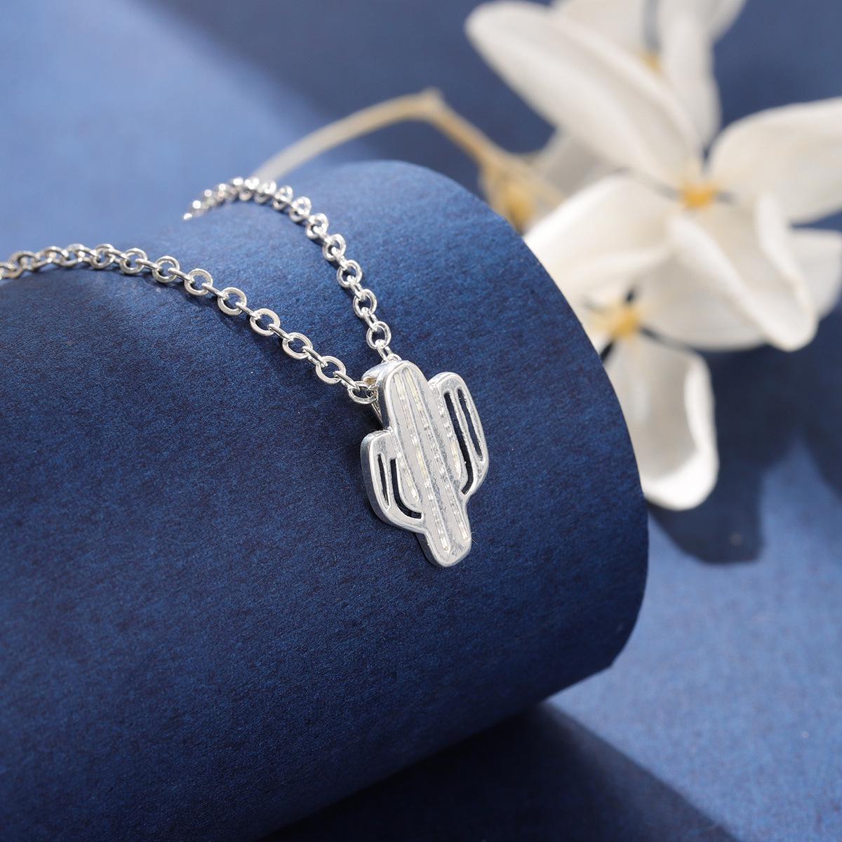 

Минималистичное полое ожерелье с кактусом для женщин