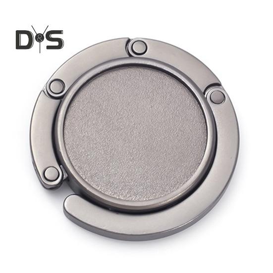 

Складной крючок для сумки с магнитом, противоскользящий дизайн, универсальная совместимость, экономящий место металлический крючок для сумки, вешалка для кошелька