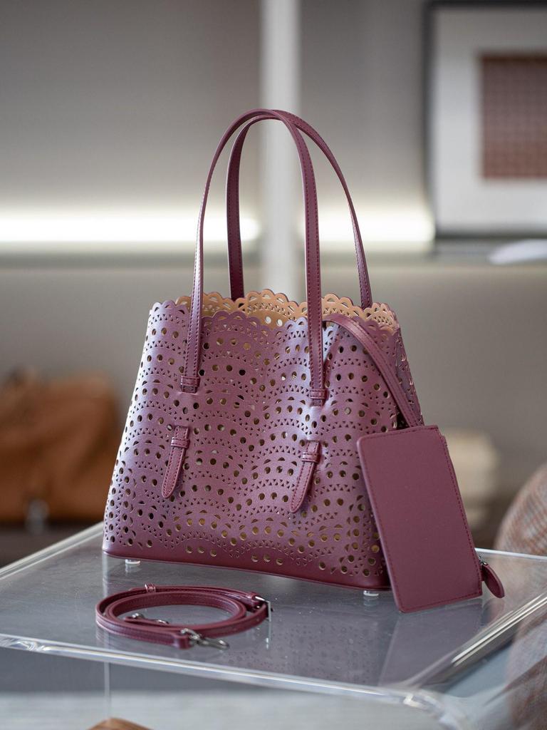 2025 Niche Leather Flower Design Crossbody Basket Bag for Women