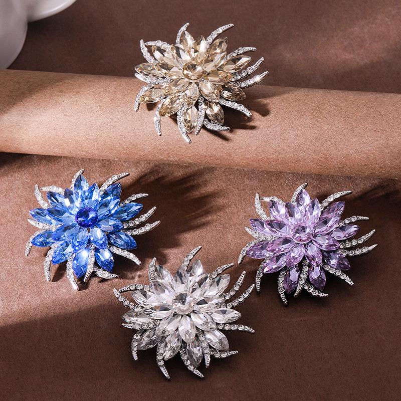 Elegant Crystal Brooch: Women's Fashion Diamond-Inlaid Corsage & Anti-Exposure Clothing Pin