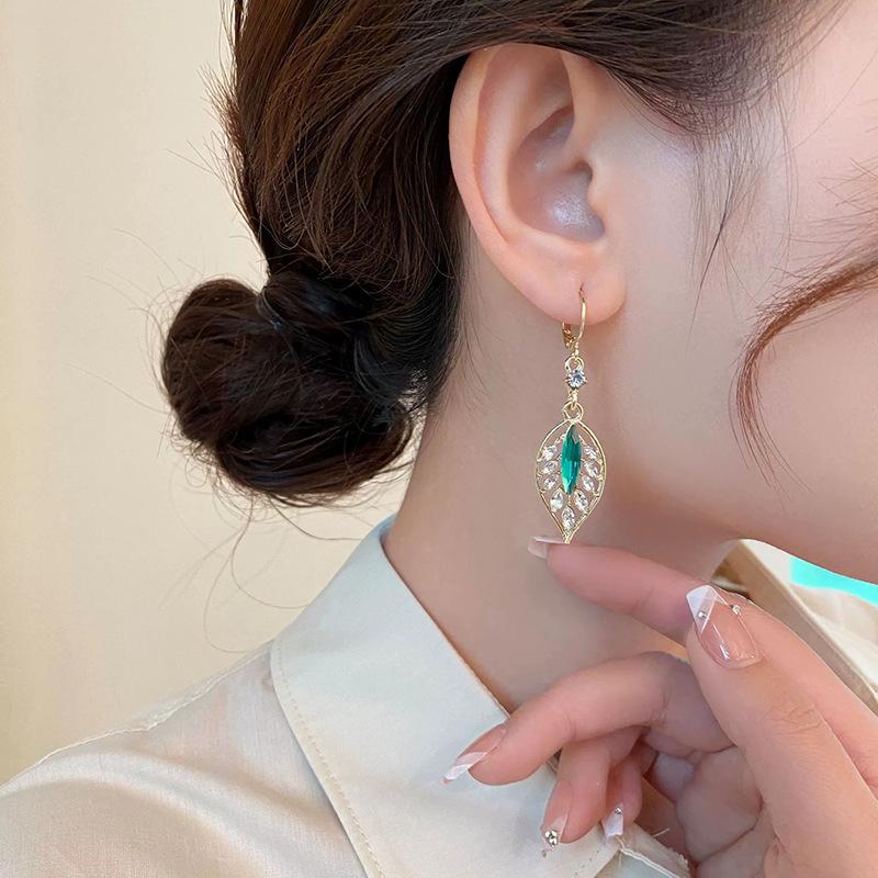 Elegantné magnetické diamantové spony do uší, ideálne pre neprepichnuté uši. Japonsko-kórejský módny doplnok pre špičkový vzhľad celebrít.