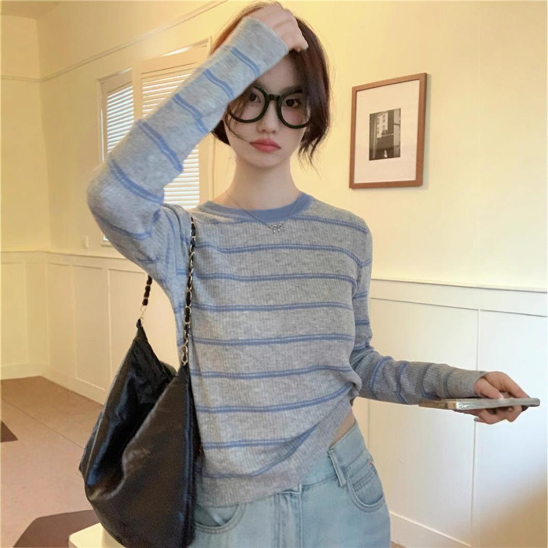 

Осенняя корейская версия нового круглого выреза с цветными полосками, соединяющимися для демонстрации тонкого трикотажа с длинным рукавом для женщин One size