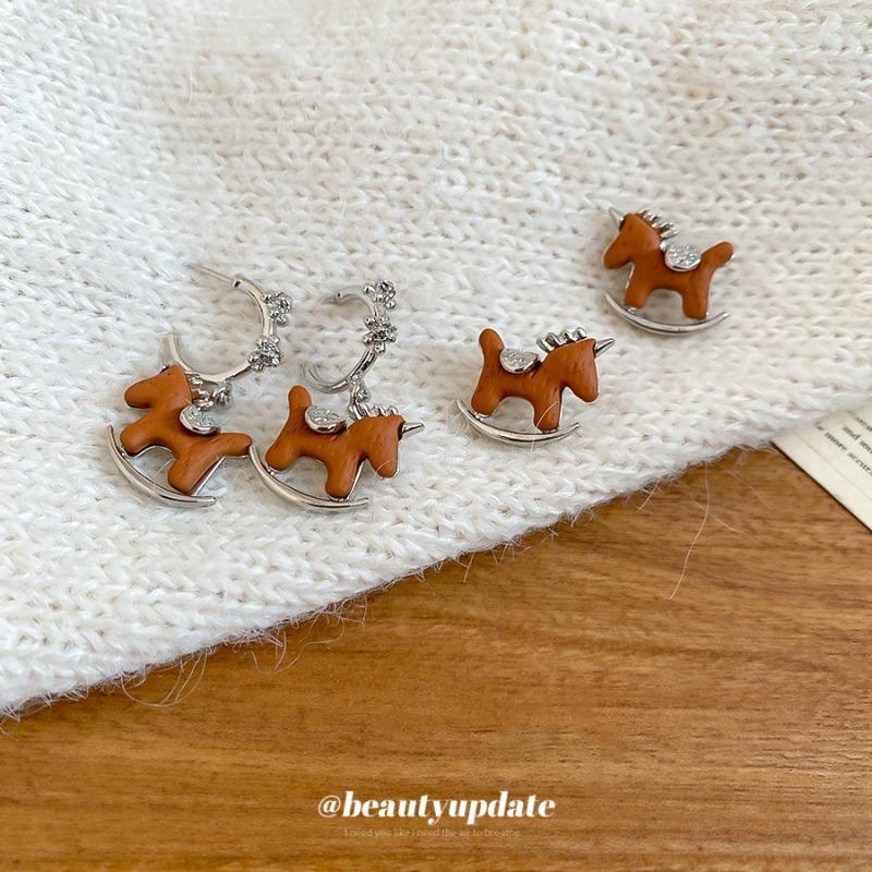 Silver needle resin Trojan horse pendant earrings autumn and winter high-end light luxury niche earrings new Chinese natal year earrings women