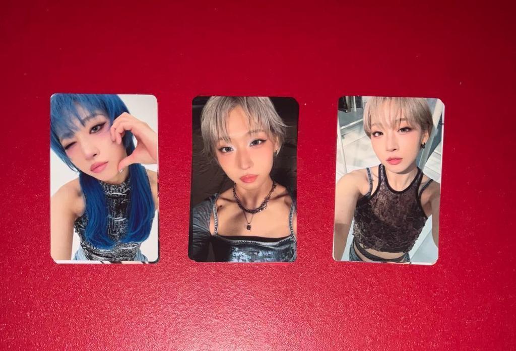 [USED] JISOO HANA Blue Jeans Trading Cards (3 Cards)