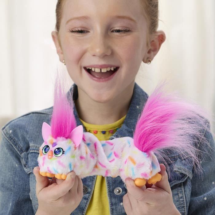 Furby DJ Furblets Beeren-Cupcake, Mini-Elektronik-Plüschtier, Kinderspielzeug, 45 Geräusche und Musik, ab 6 Jahren