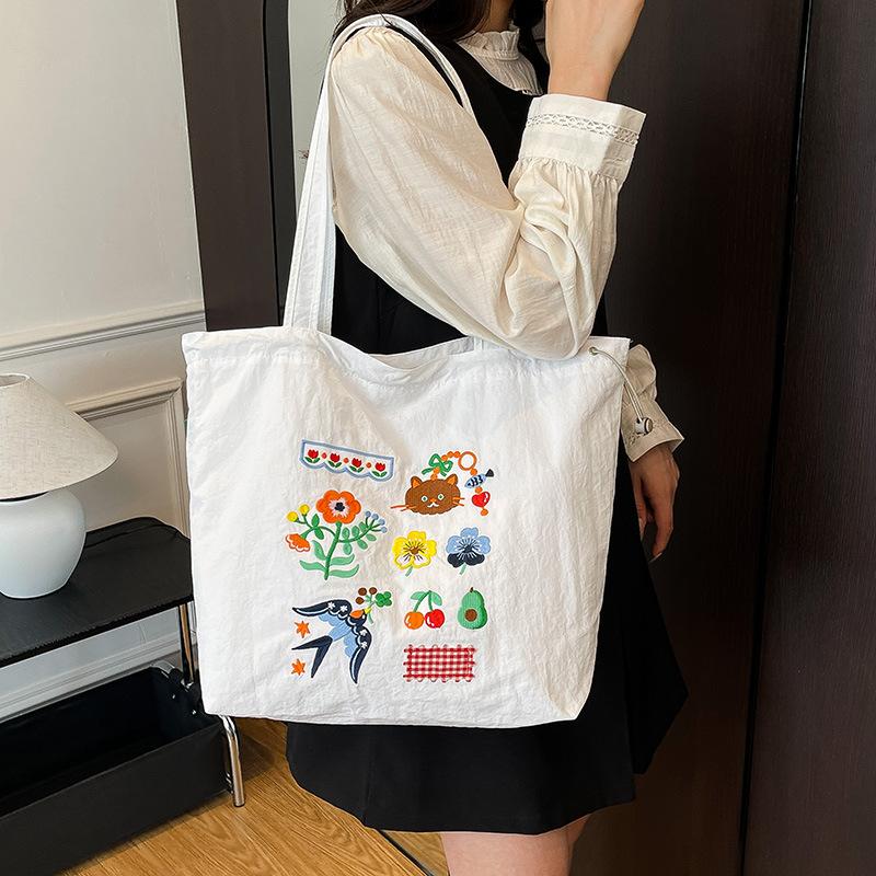 

New cute cartoon versatile women s bag student shoulder bag shopping bag large-capacity commuter tote bag белый