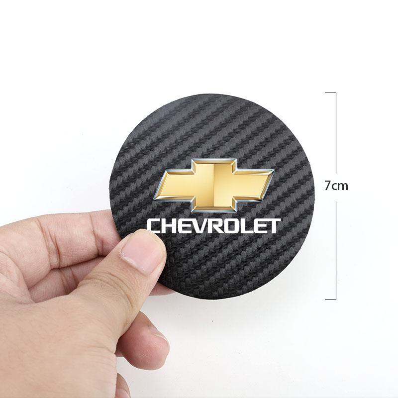 2 ks podložka pod hrnek z uhlíkových vláken do slotu na vodu v autě, protiskluzová, pro Chevrolet Cruze Sonic Silverado Trax Camaro Captiva Equinox Trailblazer SS