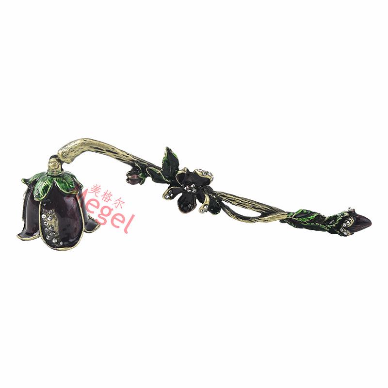 European Retro Handheld Candle Snuffer and Cover, Light Extinguisher Bell Tool, Perfect for Gifts.