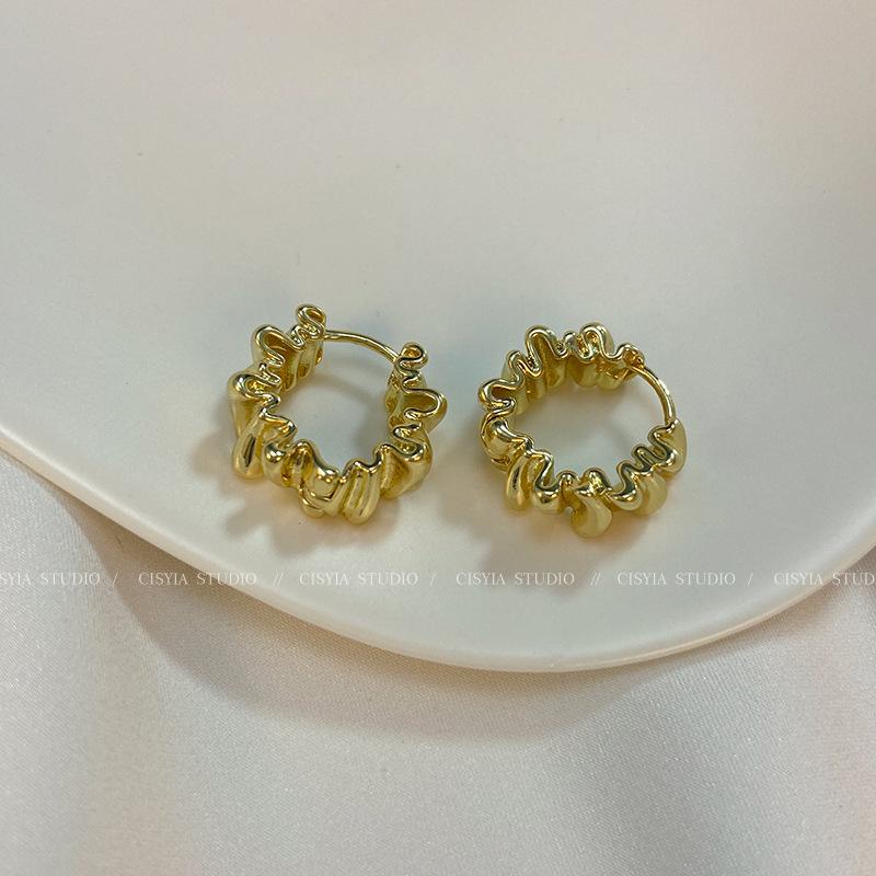 Irregular Gold Retro Earrings for Women – Elegant, Light Luxury Niche Design Ear Studs