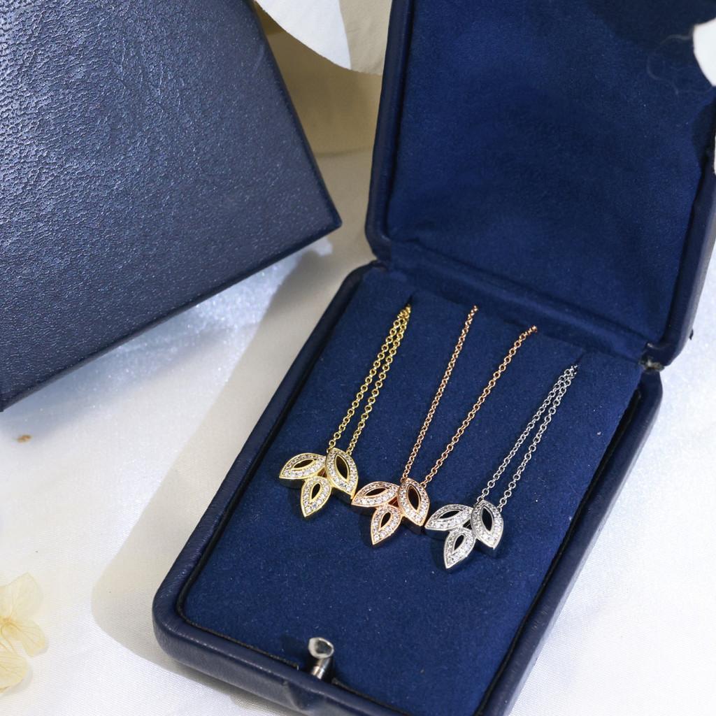 Hollow out clover pendant necklace 18K Asian gold material Luxurious, beautiful, noble, atmospheric, daily wear jewelry