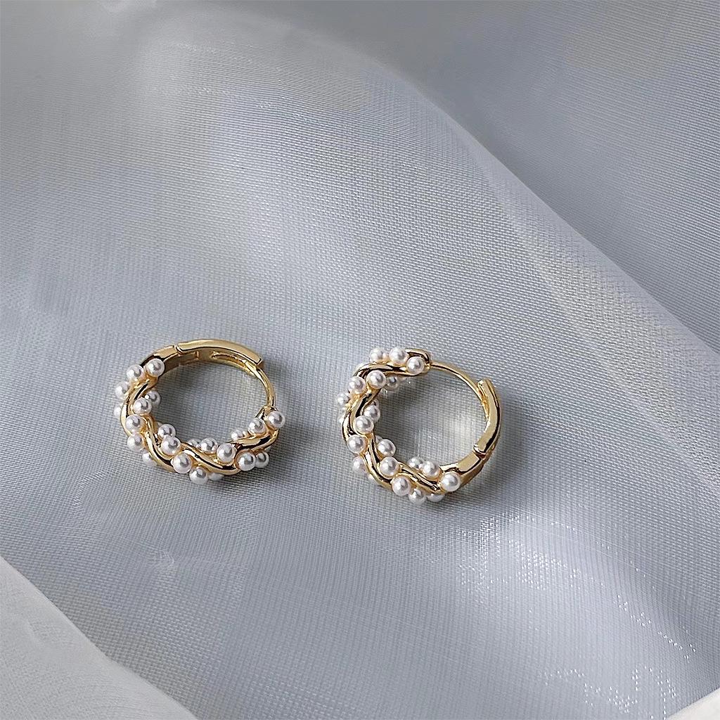 2025 Trend: 14K Gold-Plated Pearl Hoop Earrings with Unique Design