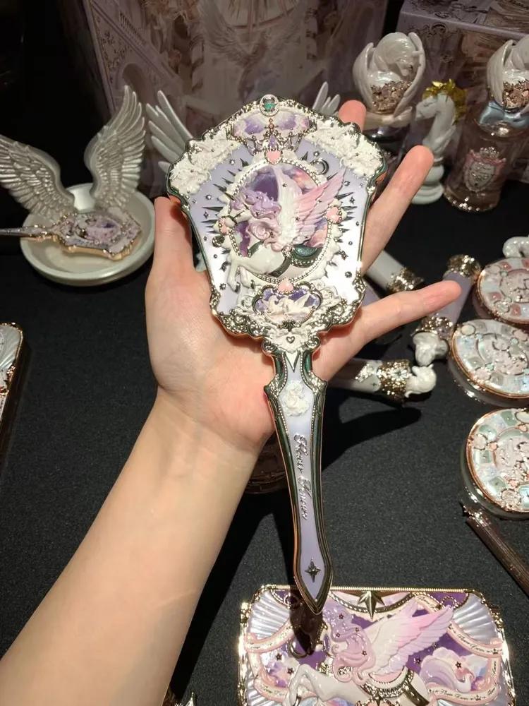Flower Knows Nauja serija „Riteris Vienaragis“: akių šešėliai, kvepalai, lūpdažis, skaistalai ir paakių paletė, 5 dalių rinkinys merginai, gimtadienio dovana