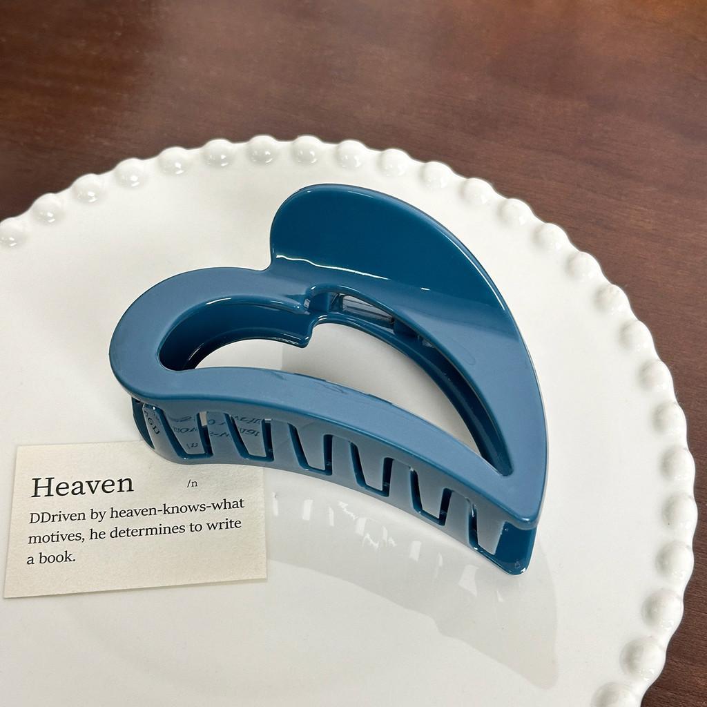 Sophisticated Hair Resin Clips With Heart Design Ideal For Everyday Wear And Events Special