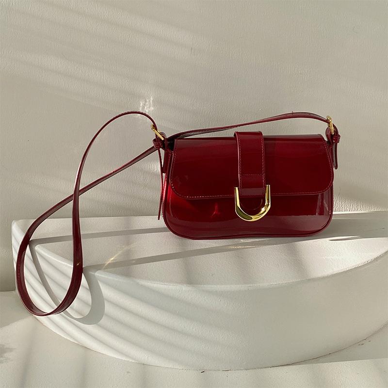 Premium Textured Bag Leather Shiny Retro Burgundy Horseshoe Buckle Fashionable Armpit Bag One Shoulder Crossbody Bag