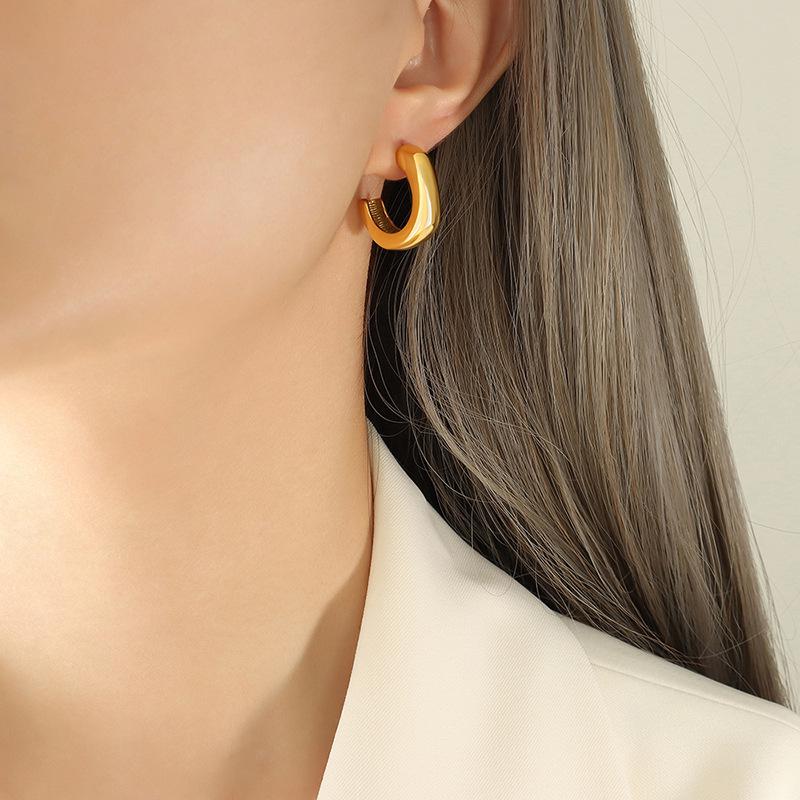 Marka French Minimalist Retro C-Shaped Titanium Steel Earrings for Women, Non-Fading