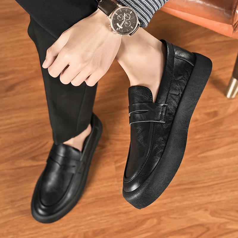 Nya herrskor med halksula, business casual läderskor, loafers och mångsidiga små läderskor för banketter