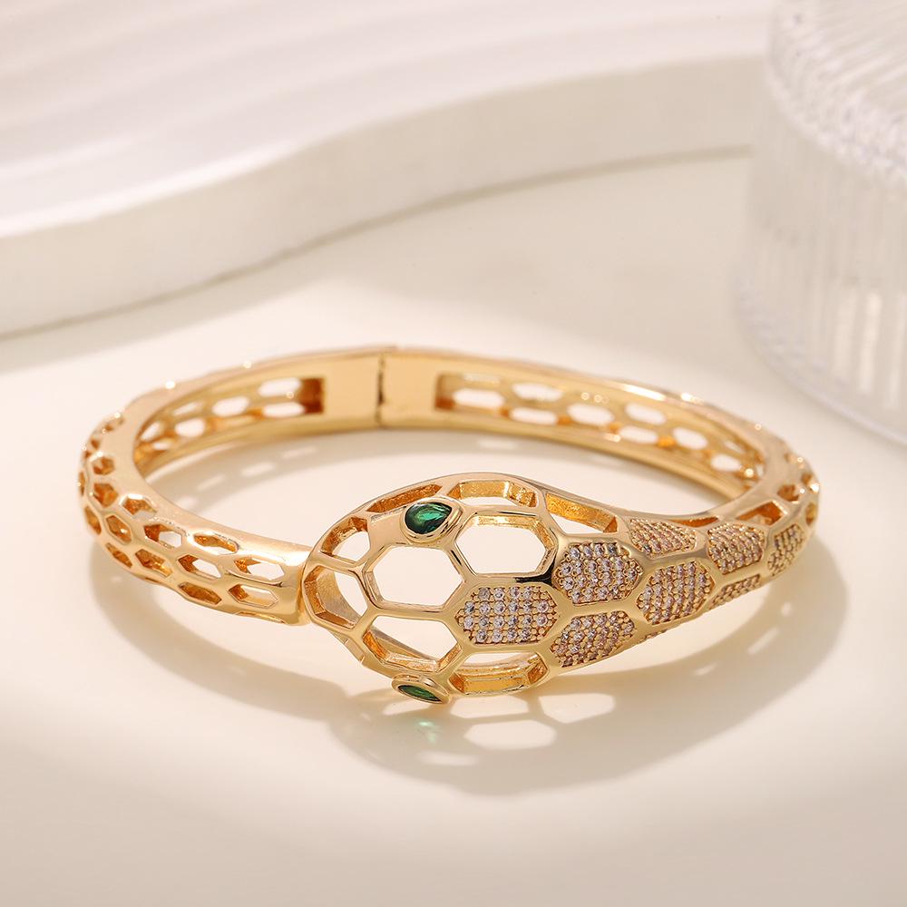 Non-Fading Emerald Snake Bangle for Women - Adjustable Open Design, Cold Style