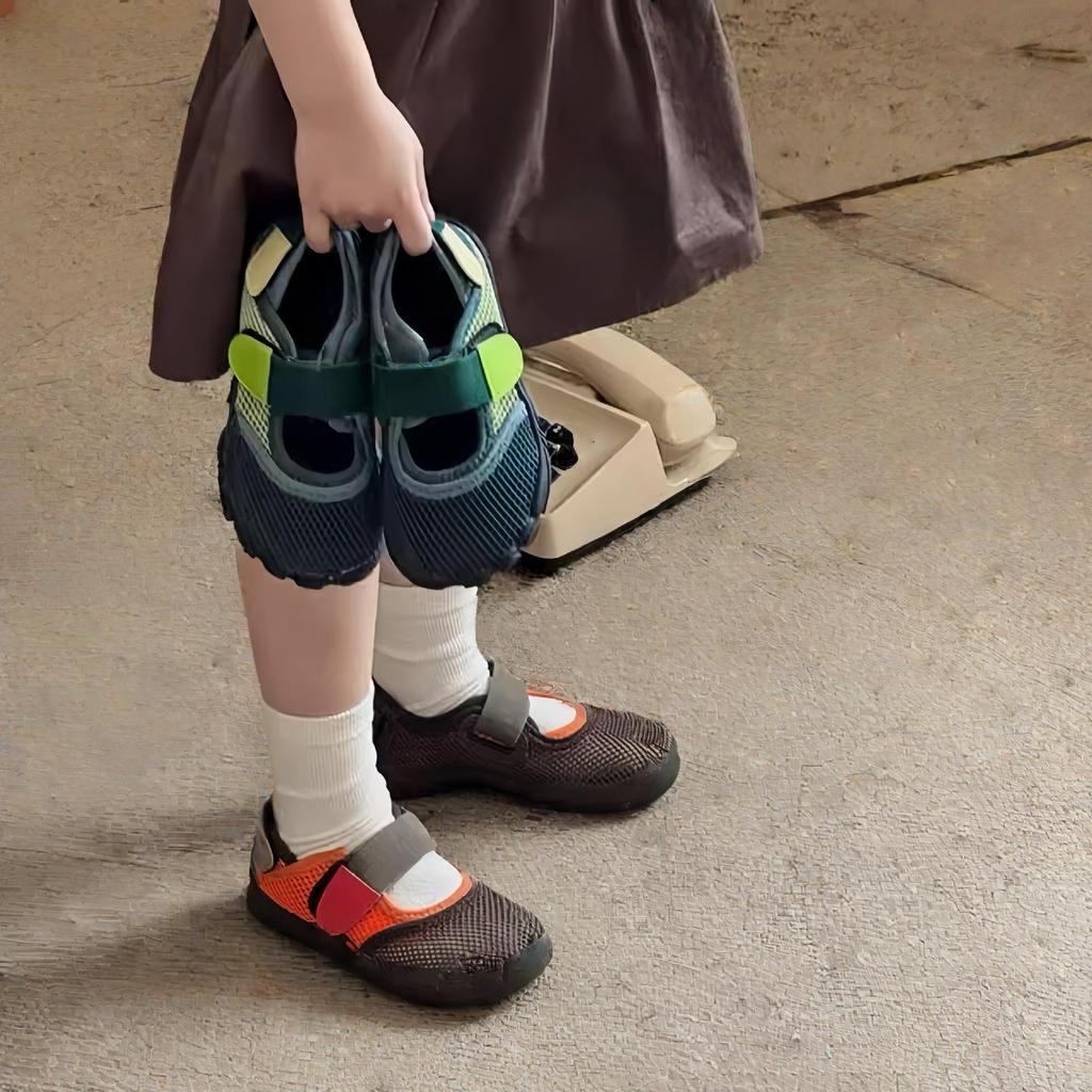 Kids' Lightweight Non-Slip Summer Sandals - Soft-Soled Barefoot Shoes for Boys & Girls Outdoor Adventures