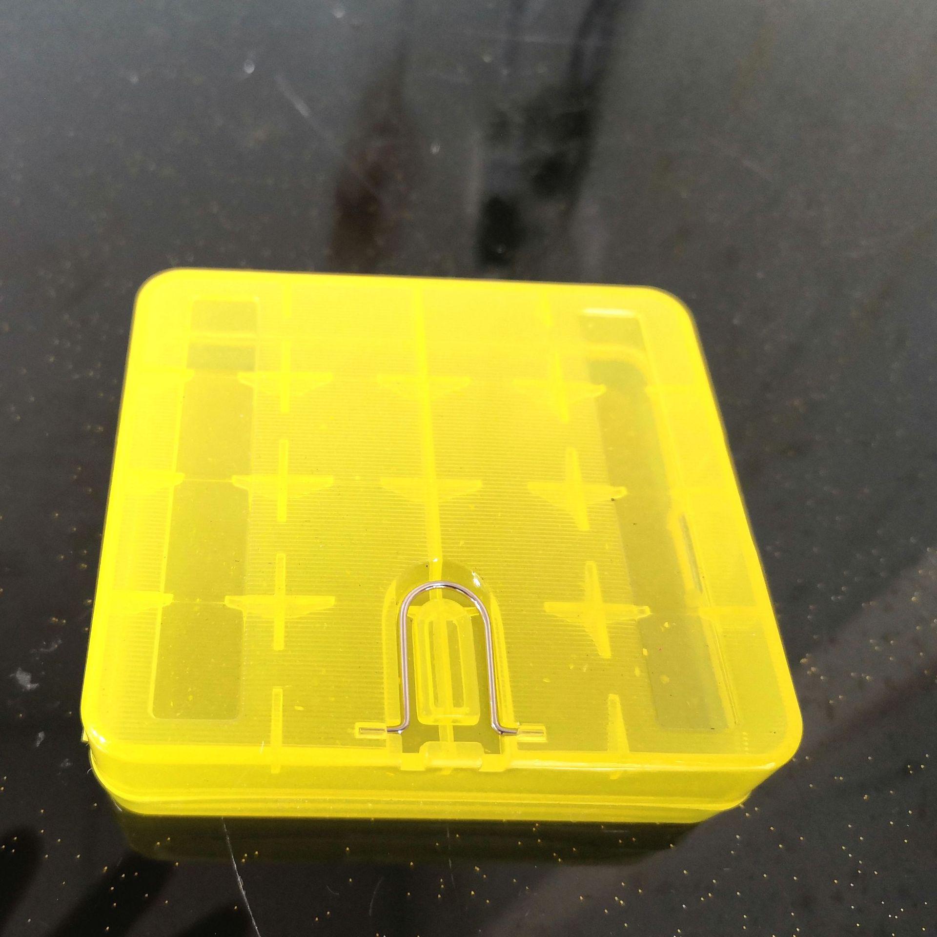 Кейс для хранения аккумуляторов 18650 Прозрачная коробка на 4 отделения с металлическим крючком 657₽