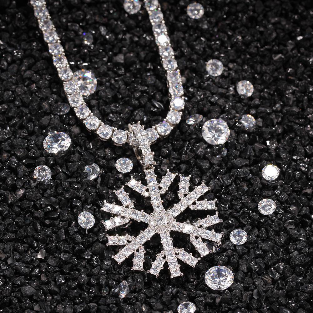 European & American Christmas Snowflake Zircon Pendant Necklace