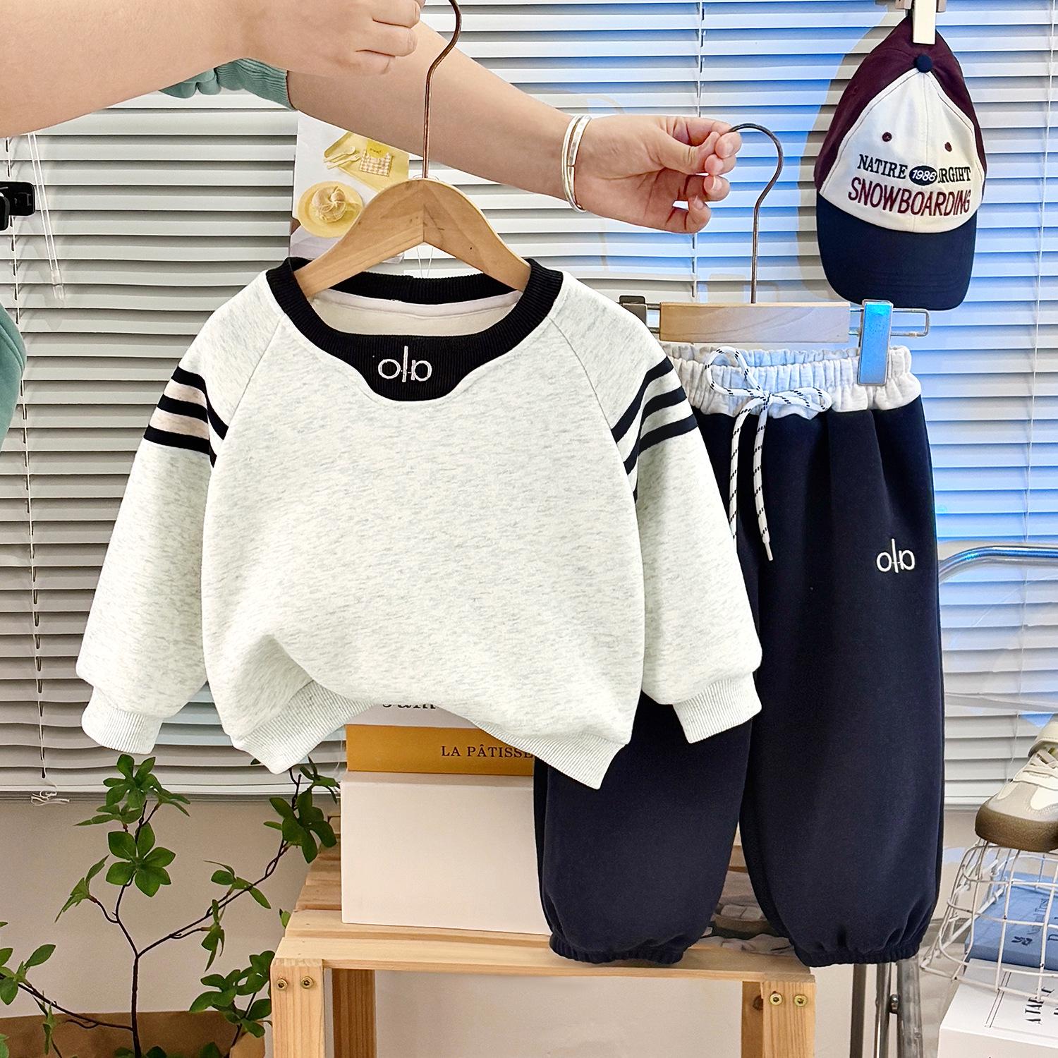

Children s Fashionable Fleece-Lined Winter Sweatshirt Set 80cm (Height 70-80cm) світло-сірий колір
