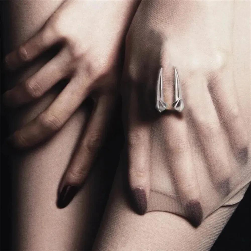 Punk Personality Sliver Color Geometric Bright Surface Spiny Beast Tooth Guard Adjustable Opening Rings for Men Hip Hop Jewelry