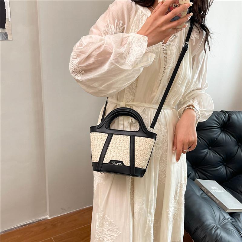 Casual fashion portable bucket bag women's summer new straw shoulder bag texture splicing messenger bag