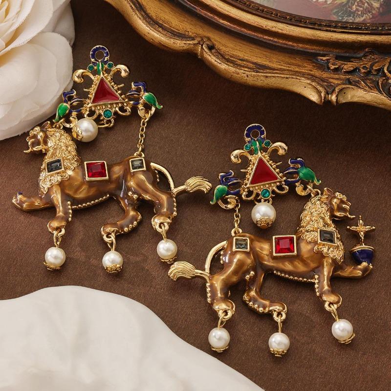 Qingdao Medieval Ancient Totem From Ancient Egypt Retro Enamel Colored Lion Fringed Stud Earrings