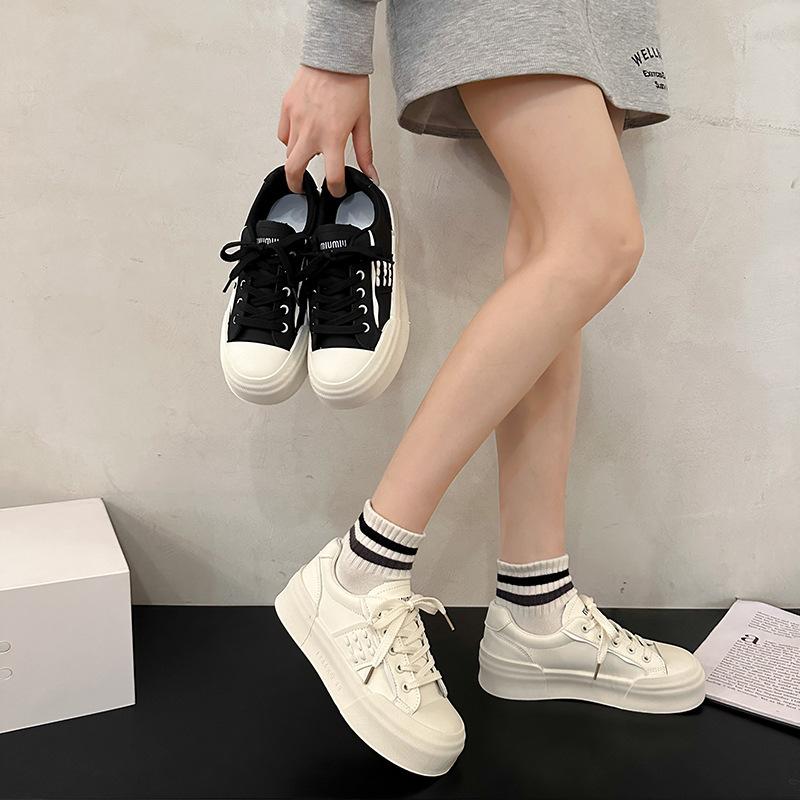 Little white shoes women's 2025 autumn new Korean version of thick-soled trendy versatile soft-soled shoes women's skirt casual board shoes