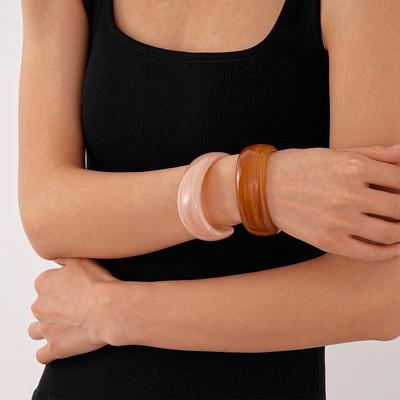 Retro Gradient Acrylic Irregular Geometric Bangle: High-End Statement Jewelry for Women