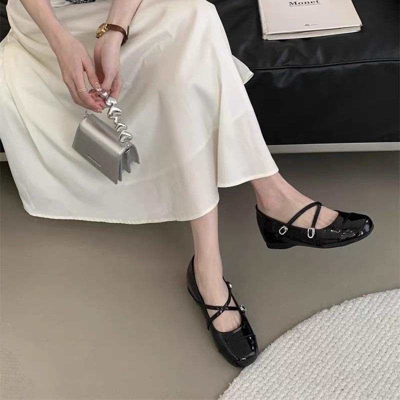 Black single shoes women's new versatile light mouth retro small size inner height increase Mary Jane women's shoes