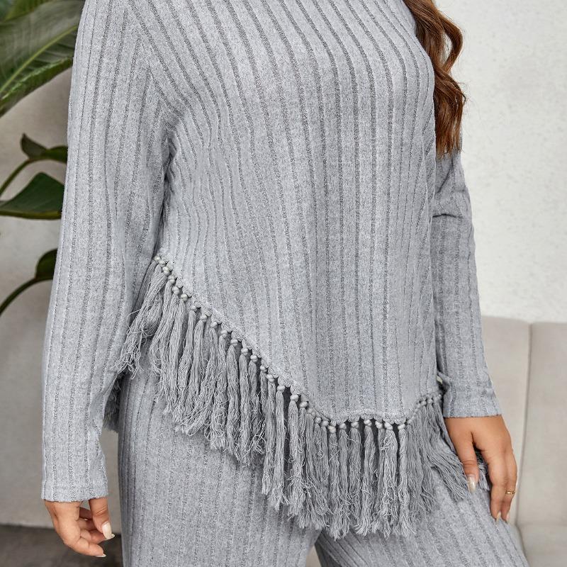 2-osalised rõivad, ümmargune kaelus, kõrge vöökohaga, laiade säärtega püksid. Salongi ääristega, pikkade varrukatega pullover, elastne vöökoht, igapäevased komplektid