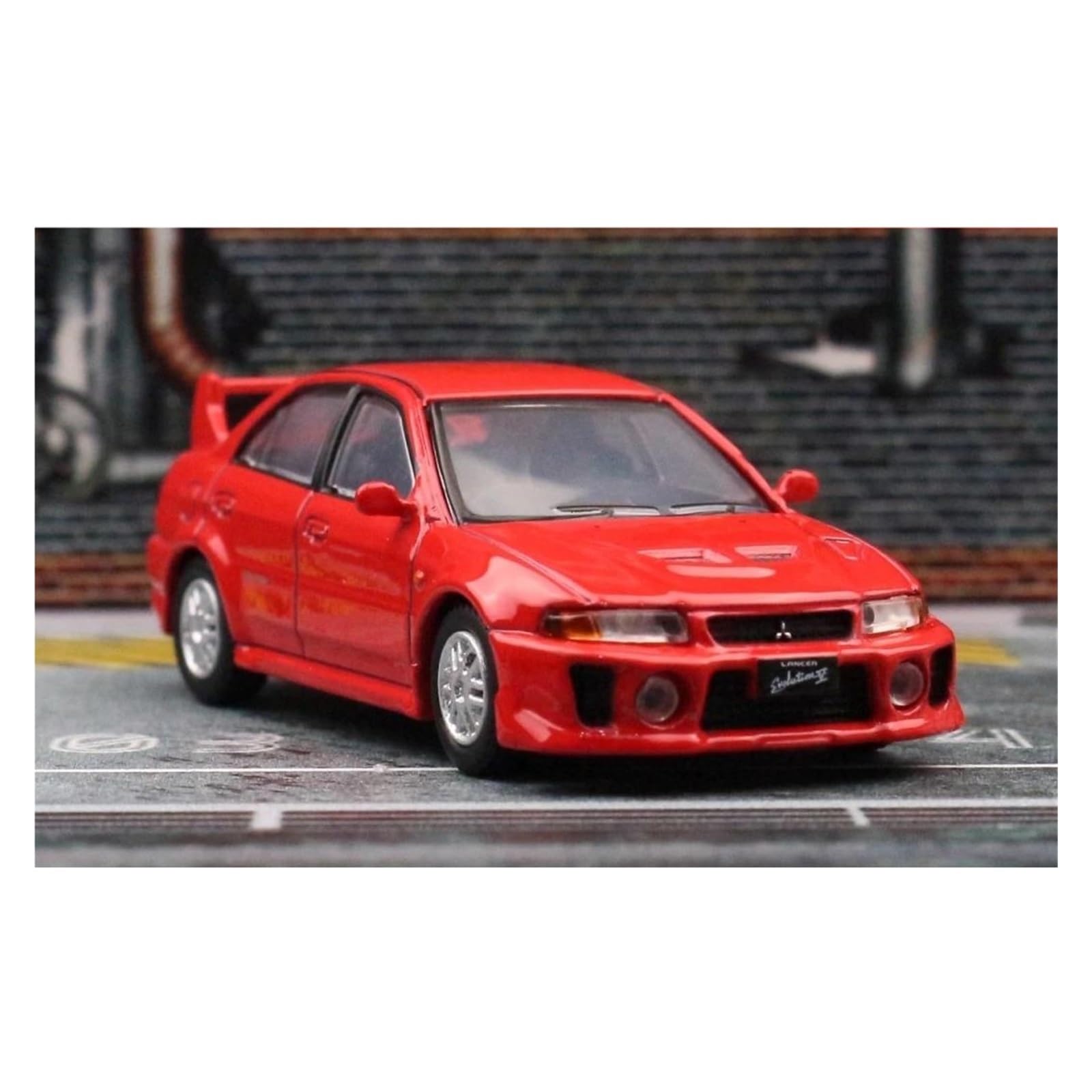 

Дисплей Машины 1:64 Mitsubishi Lancer Evolution V EVO 5 Автомобиль Литой Металлический Спортивный Модель, Подходит для Украшения, Коллекционирования или в качестве Подарка (красный)