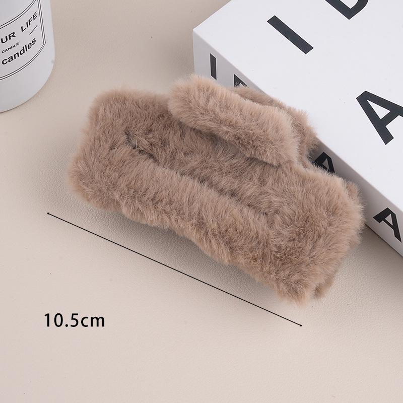 Large Milk Coffee Plush Claw Clip: Fluffy Autumn/Winter Hairpin for Women