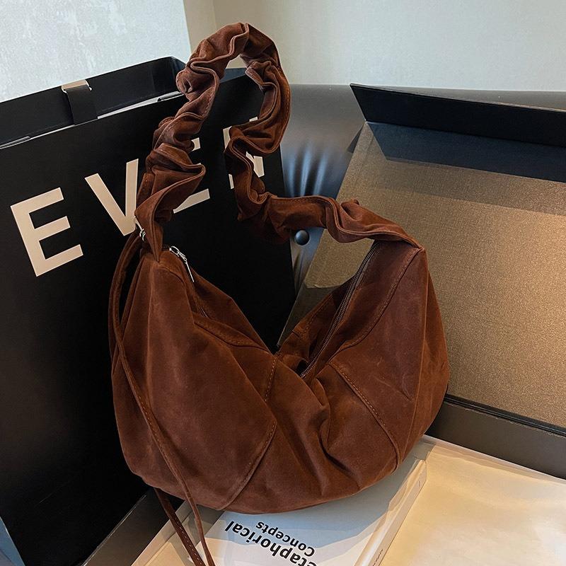 Crossbody bag women's new pleated cloud bag retro velvet dumpling bag casual large-capacity shoulder bag trendy
