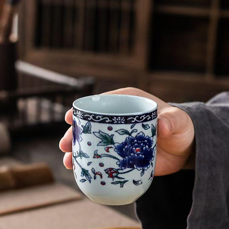 Ceramic Blue and White Teapot with Handle, Large Capacity Retro Herbal Tea Pot, Single Filter, Suitable for Household and Restaurant Use.