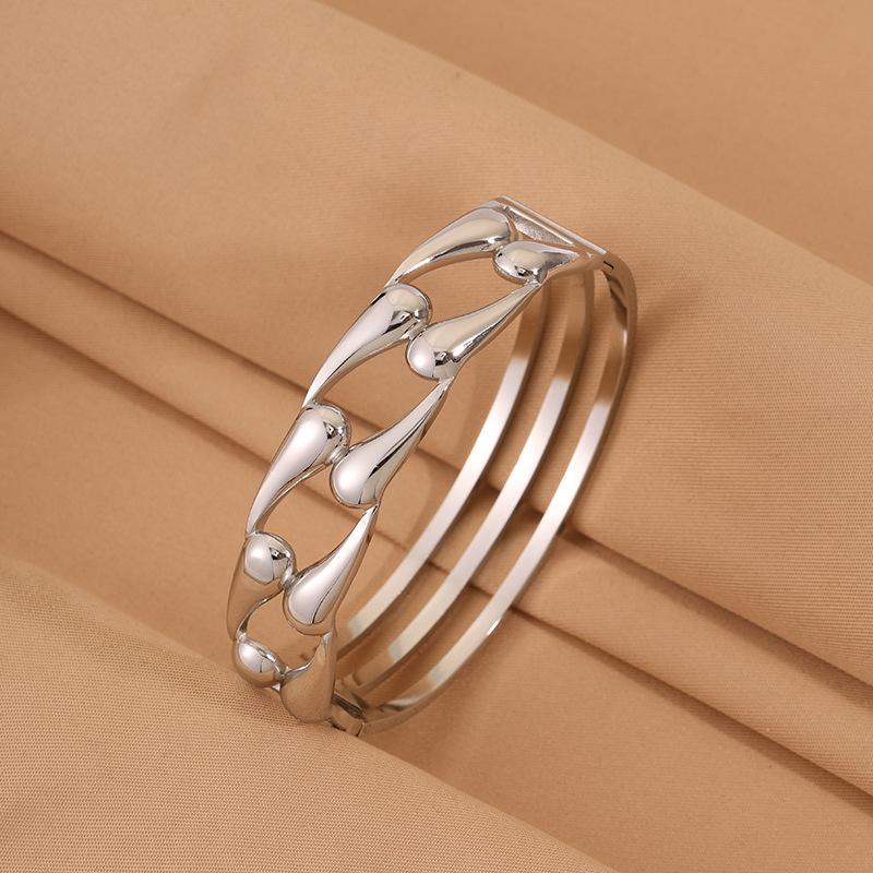 Hollow Water Drop Wide Buckle Opening To Give Best Friend a High-end Ins Bracelet.