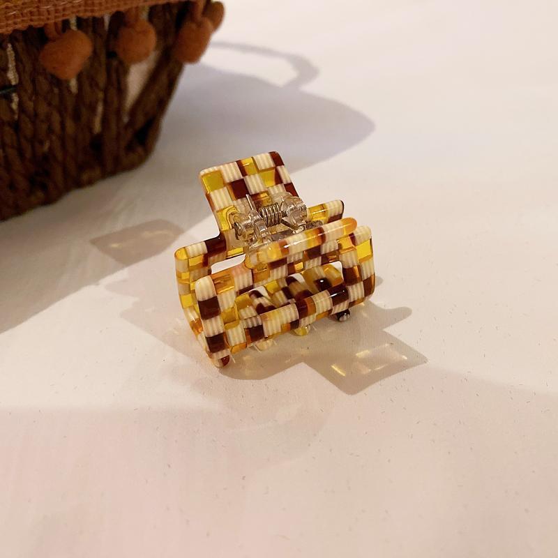 

Korean Luxury Plaid Acetate Hair Clip - High-End Temperament Claw Clip Accessories Acetate Material
