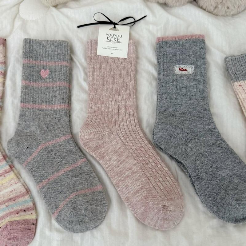 Graue und Rosa Wollsocken für Damen Herbst und Winter, Verdickte Kaschmir-Mittelschaftsocken, Warme und Süße Plüschsocken für den Winter