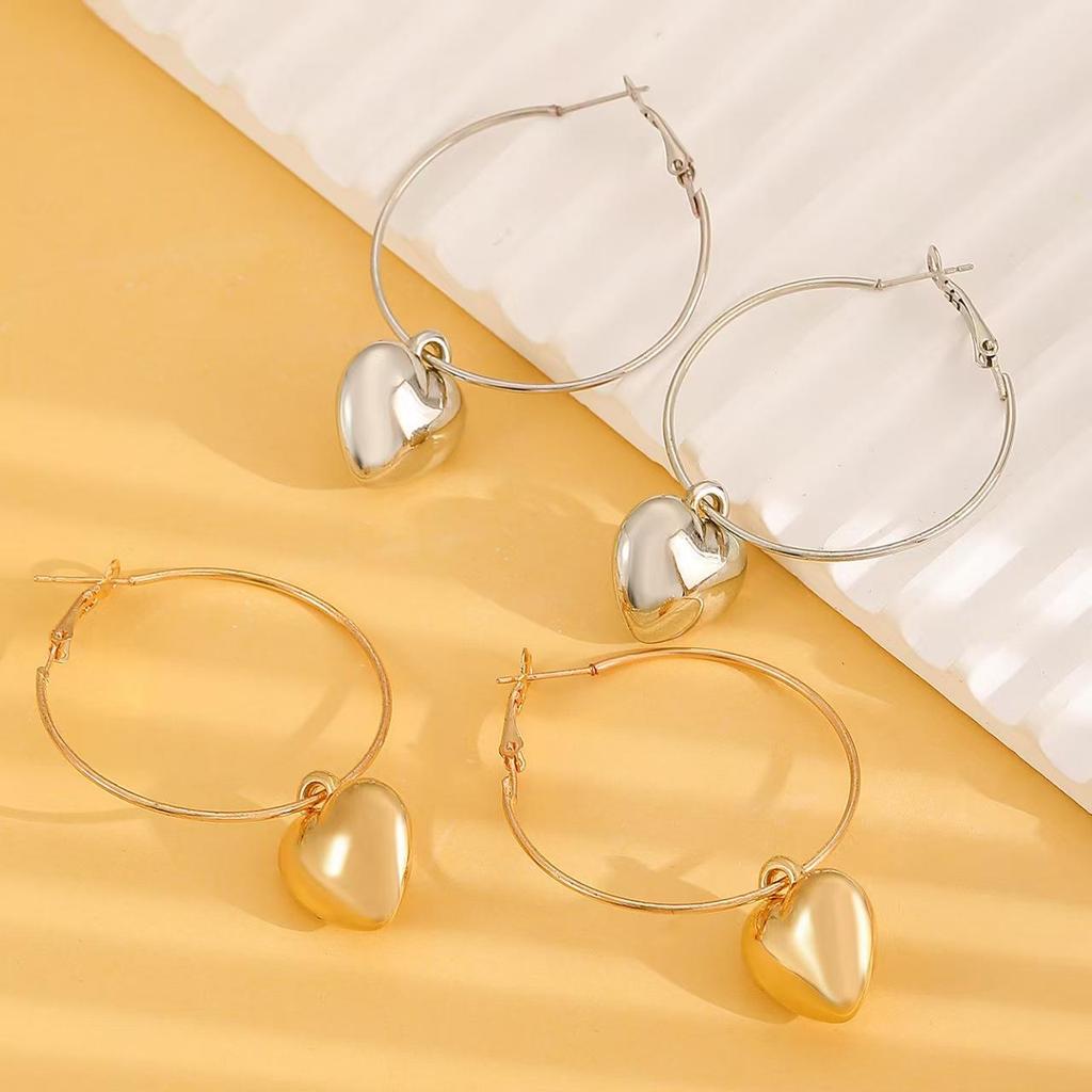 Trendy Three-Dimensional Exaggerated Heart Earrings for Women 