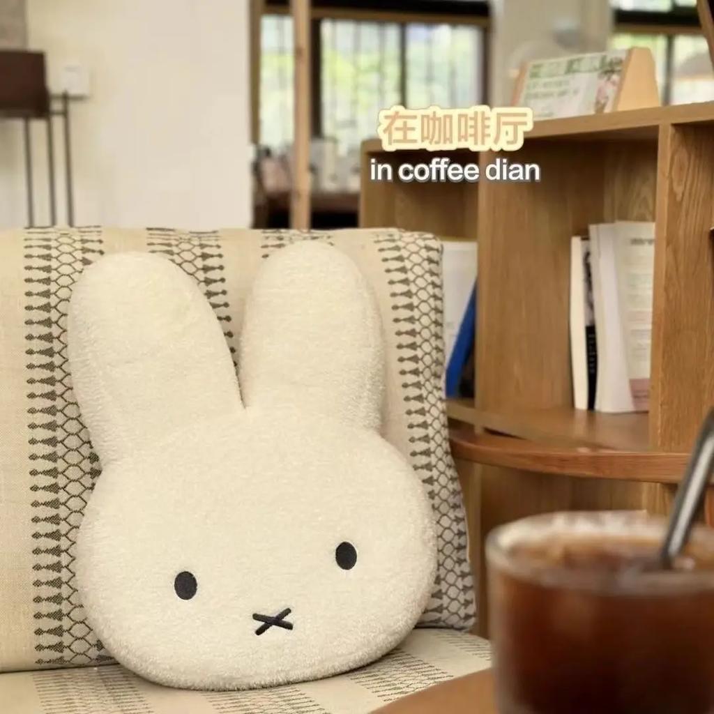 Kawaii Miffy Plüschkissen Niedliche Süße Puppe Spielzeug Kreative Raumdekoration Cartoon Ornament Geburtstags-Weihnachtsgeschenk