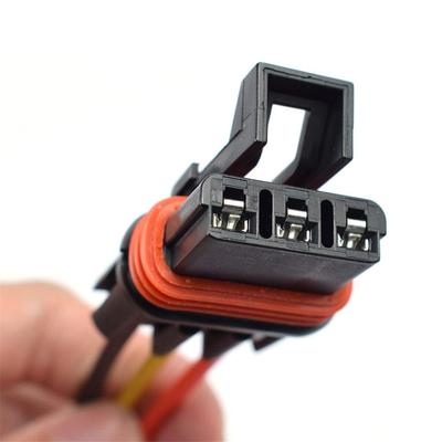 Accessori elettronici per auto – Cavi auto, adattatori e prese